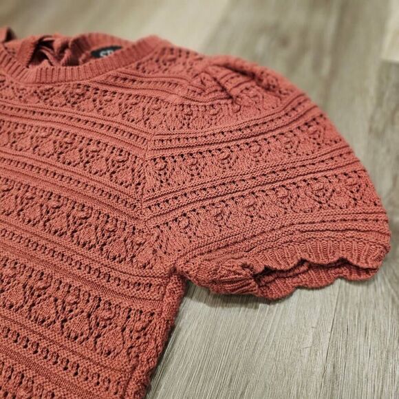 Francesca's Crochet Open Back Top Size Small - Picture 10 of 11